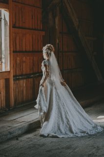 How to Have a Barn Wedding without Irritating Any Farmers